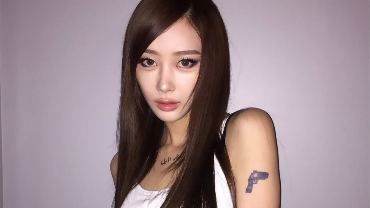 에스파 지젤, 연쇄살인범 얼굴이 패션인가…총기·혈흔 반복 노출에 우려