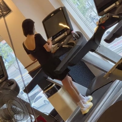 '♥문원' 신지, '42kg'라더니 이유 다 있었네…러닝머신 걸으며 유산소 삼매경