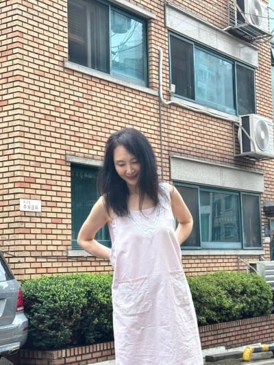 '58세' 채시라, 이 패션을 소화하네…연분홍 원피스+오렌지 팬츠