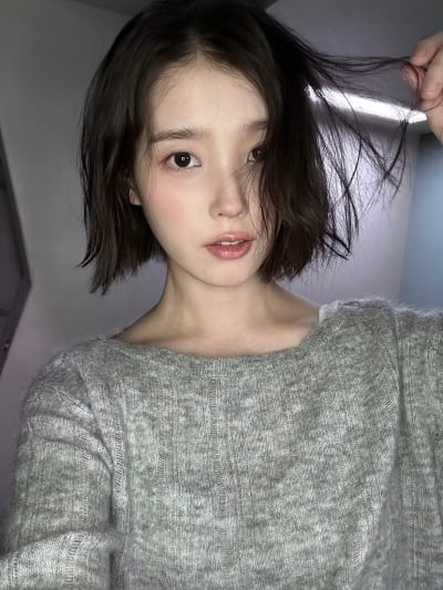 '결별' 아이유, 머리 싹뚝 잘랐다…깜짝 변신 후 드러낸 최강 청순 아우라