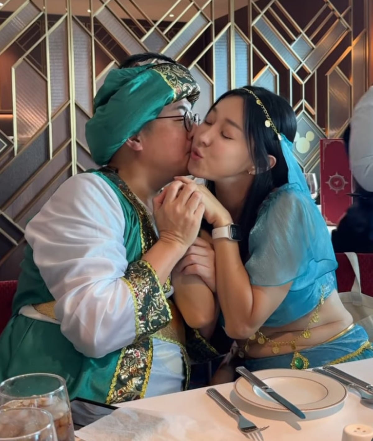 이지혜와 문재완 부부가 애정을 표현하고 있다. / 사진=이지혜 SNS