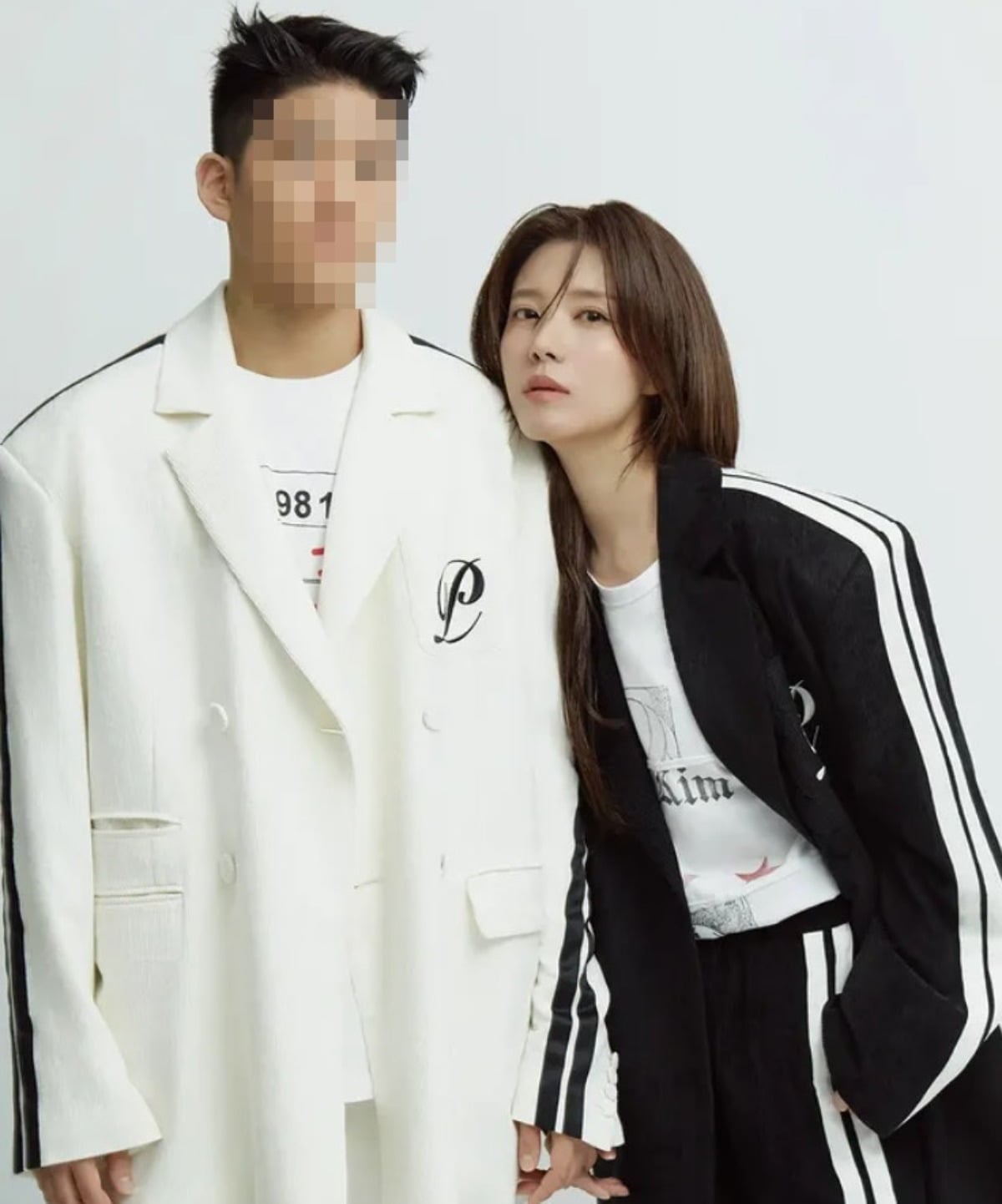 배우 정시아가 아들과 기념 촬영을 하고 있다. / 사진=정시아 SNS