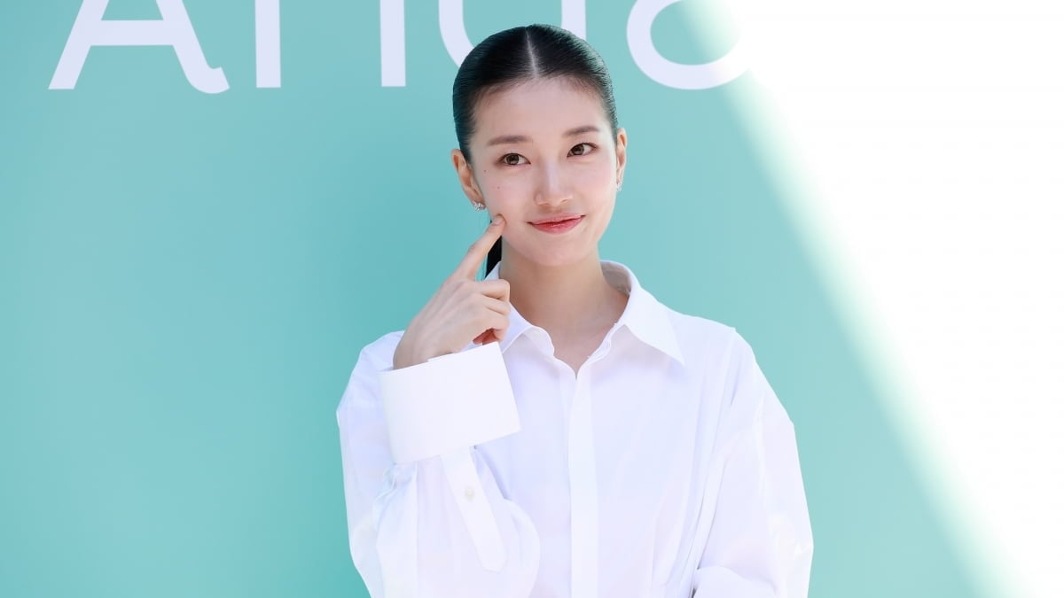 수지, 성수동 밝힌 뷰티 아이콘