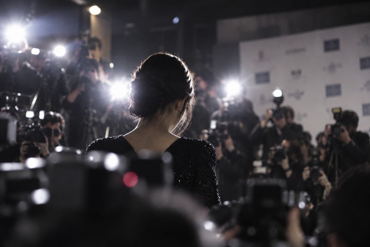 공황장애, 번아웃 등으로 활동을 중단하는 스타들이 늘고 있다.  / 사진=AI생성 이미지