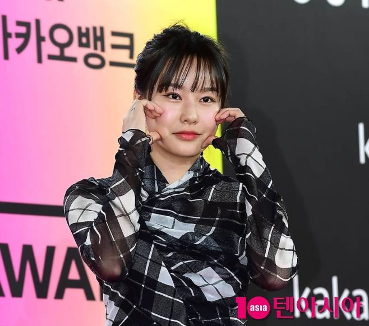 배우 한규영이 취재진 앞에서 포즈를 취하고 있다. / 사진=텐아시아 DB