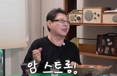 양희은, 박미선과 지팡이 짚은 사진에...“4월에 암 수술, 암스트롱이라고”