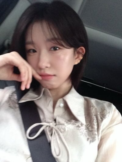 '18세 연상 장기하♥' 윤가이도 긴 머리 싹뚝 잘랐다…공개 열애 중 전해진 뜻밖의 근황