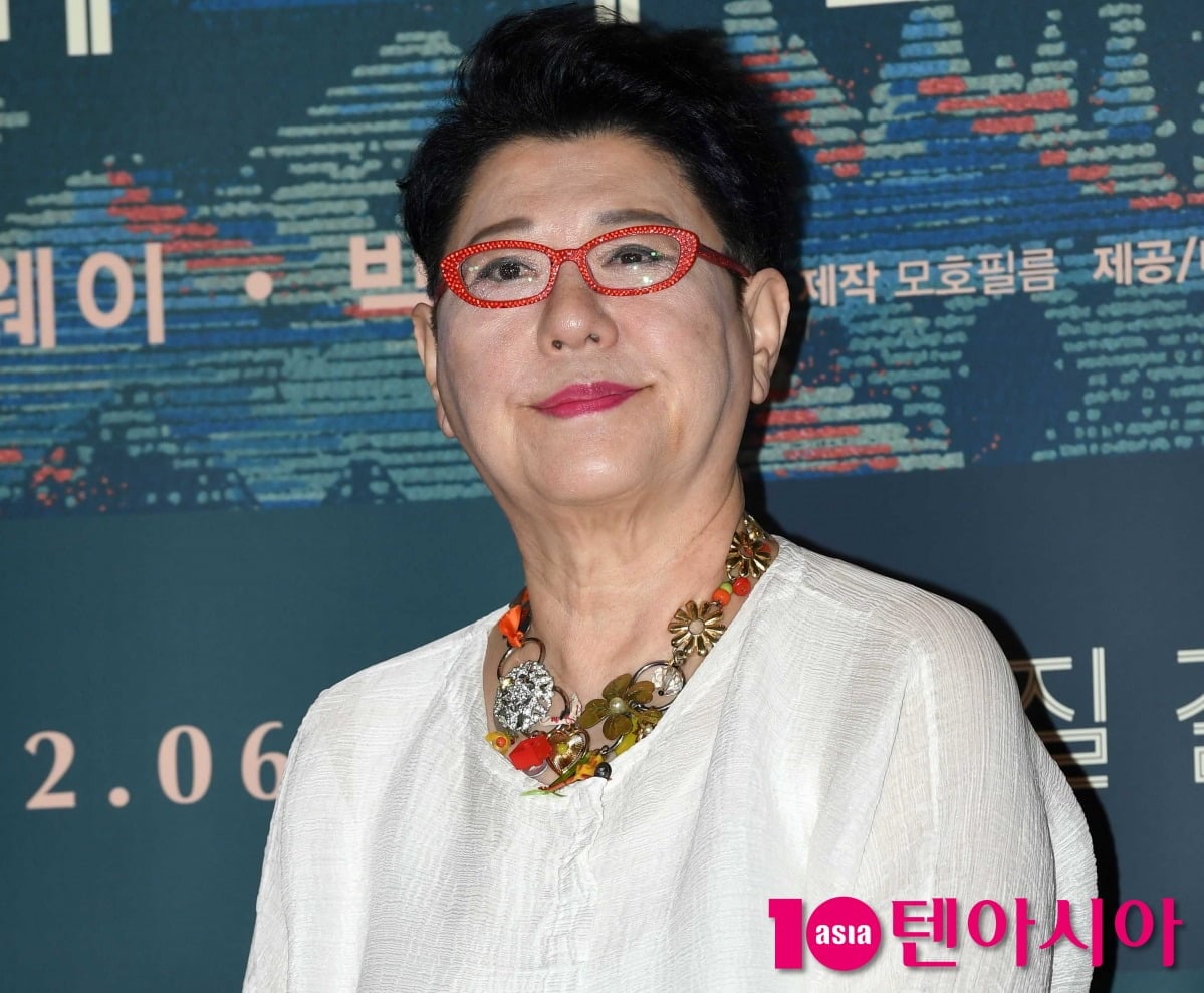 가수 양희은이 지난 6월 각막이식 수술을 받기 두 달 전 암 수술까지 받은 사실을 뒤늦게 공개했다.  / 사진=텐아시아 DB