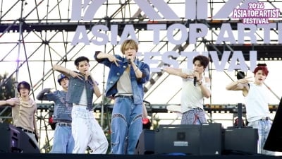앤팀, 키스 날리고 물 뿌리고 'ATA 페스티벌'서 제대로 놀았다…"야외 무대 재밌어" [ATA프렌즈]