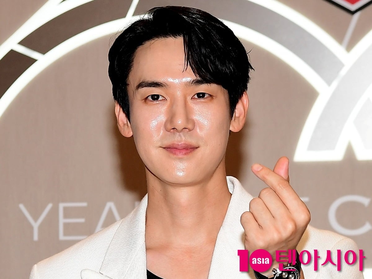 배우 유연석이 촬영 기간 체중 관리를 위해 좋아하는 맥주도 여러 잔 마시지 않는다고 밝혔다./사진=텐아시아DB