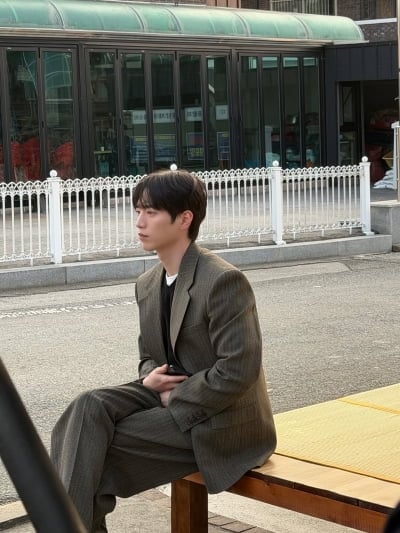 '33세' 서강준, '얼굴천재'라 뭐든 소화하네...촬영장 곳곳에서 포착된 비주얼