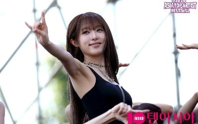 최예나, '뼈말라' 몸매에 그렇지 못한 성량…'캐치캐치'→'네모네모' 떼창 터졌다 [ATA프렌즈]