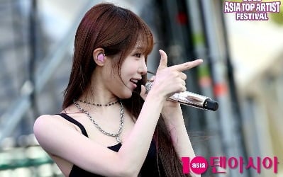 전신 슈트 뛰어 넘었다…최예나, 시스루 코르셋 룩으로 축제 열기 '후끈' [ATA프렌즈]