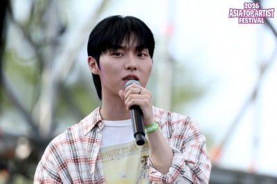 최현욱, 母와 함께 ATA 페스티벌 찾았다…"어디 있는지 아는데 아는 척 못 하겠어" [ATA프렌즈]