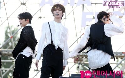 데뷔 1년도 안 됐는데…알파드라이브원, '칼군무→아크로바틱'으로 무대 찢었다 [ATA프렌즈]