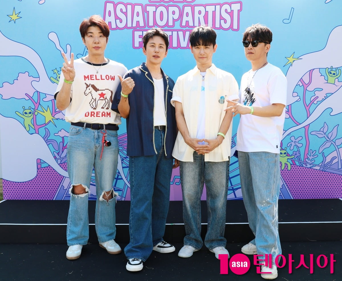 'ATA 페스티벌'에서 청량한 밴드룩을 완성한 데이브레이크./사진=텐아시아DB