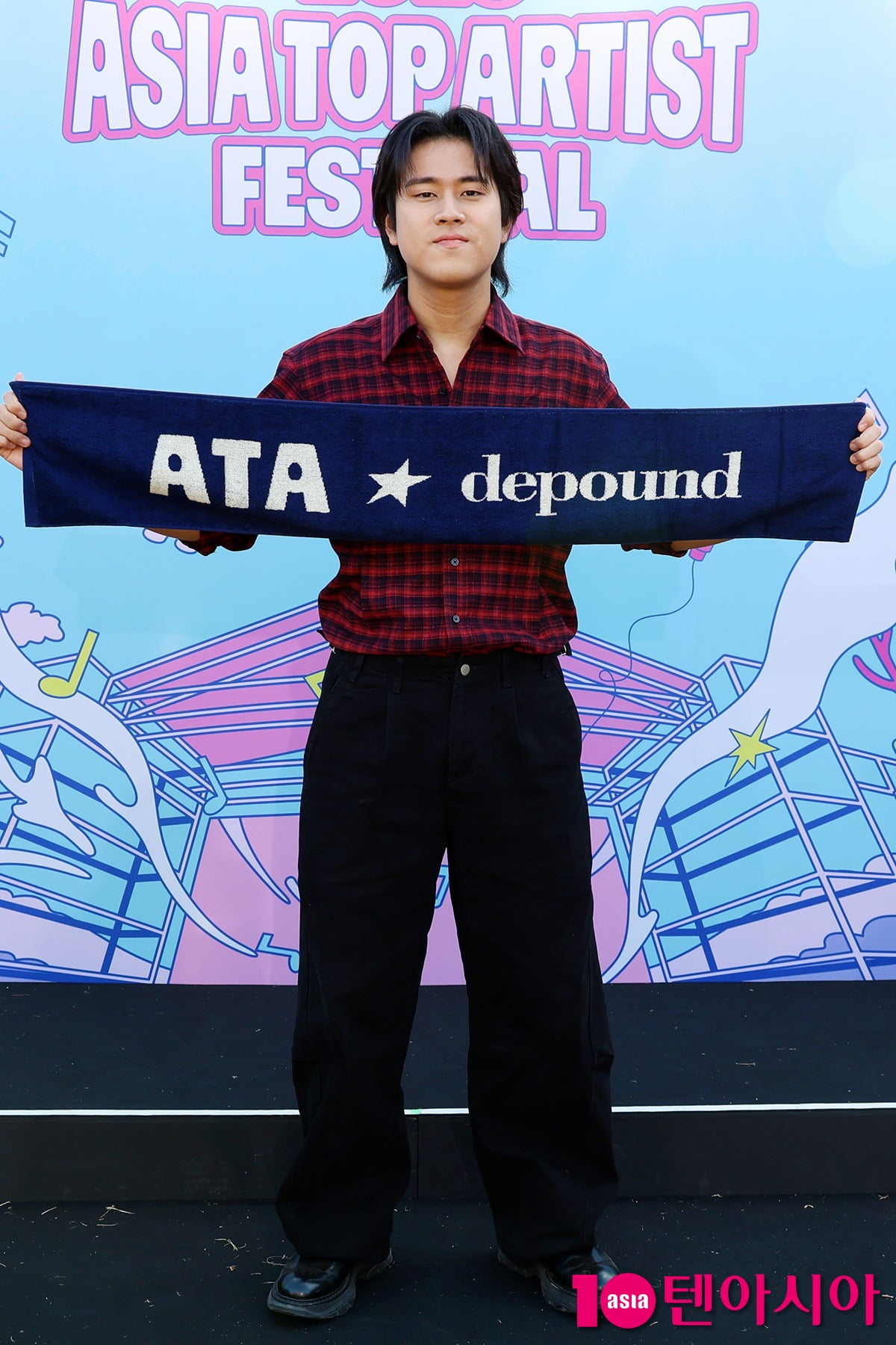 이무진이 클래식한 캐주얼룩으로 'ATA 페스티벌'을 찾았다./사진=텐아시아DB