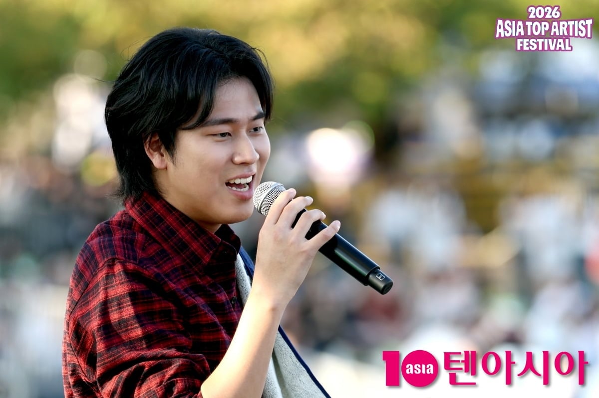 가수 이무진이 'ATA 페스티벌'에서 에너지 가득한 무대를 펼쳤다./ 사진=텐아시아DB, ATA 페스티벌
