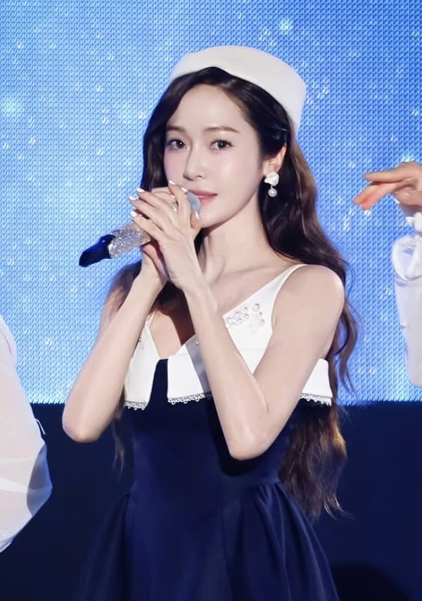 제시카가 소녀시대 멤버로 활동하던 시절 방송인 박명수와 불렀던 '냉면'을 다시 열창하고 있다. / 사진=제시카 SNS