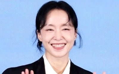 전도연, 간담회에 화상으로 등장했다…"나도 트로피 보고 싶어" ('가능한 사랑')