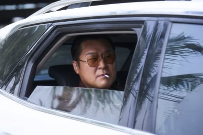 윤경호, 12년 만에 '타짜' 재입성…스쳐간 도박꾼에서 핵심 인물로 금의환향