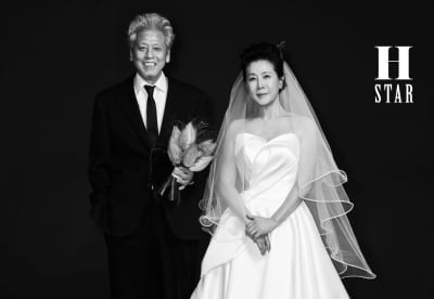 '25년째 사실혼' 박정수♥'정경호 부친' 정을영 PD, 웨딩화보 깜짝 공개…70대 동갑내기 커플
