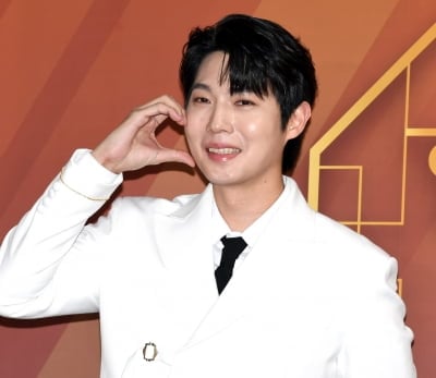 '심수봉의 조카 손주' 손태진, 통산 6번째 명예의 전당 입성…3주 연속 '더 트롯쇼' 1위