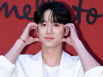 '축제 뛰는 군악대원' 이준영, 송강 또 제쳤다…4주 연속 화제성 1위
