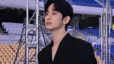 1년 반 만에 국내 공식 석상 등장…김수현, 한층 밝아진 모습 눈길