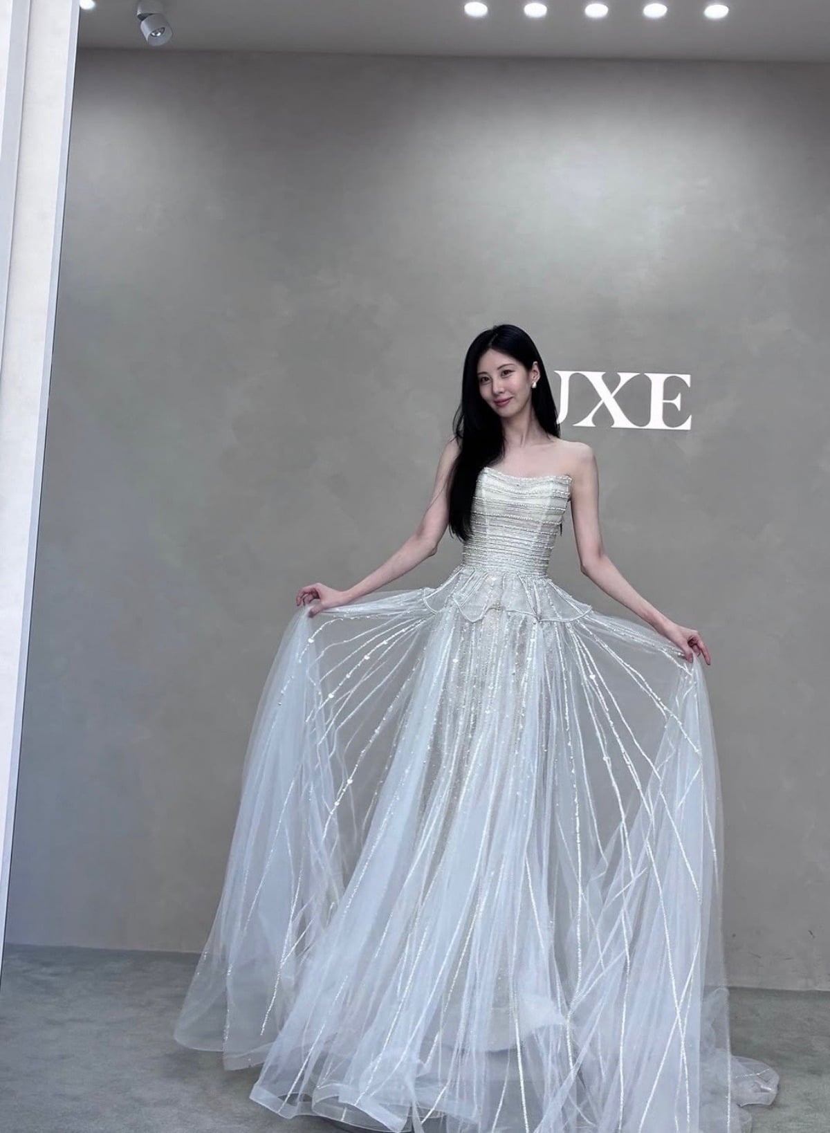 가수 겸 배우 서현이 완벽한 드레스 자태를 보여줬다. / 사진=서현 SNS