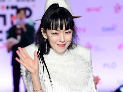 자우림 김윤아, 끔찍한 가정폭력 피해자였다…"초등학생 때 죽느냐 사느냐 해" ('시대목격')