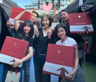 '문원♥' 신지, 결혼 후 첫 명절에 '통 큰 선물'로 보답…인당 23만원 플렉스, "사랑해요 천사"
