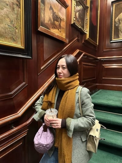 '1300억 재력가♥' 박주미, '54세' 안 믿기는 슬림 몸매…'남편은 좋겠네'