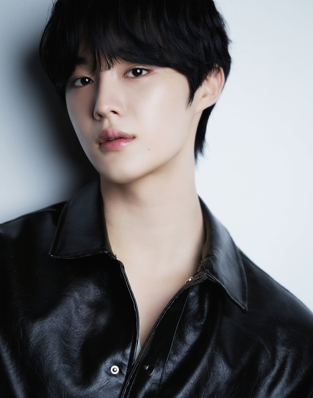 그룹 CIX 출신 현석이 팀 해체 이후 배우로 전향한 과정과 황민현과의 연기 호흡에 관해 이야기했다./사진제공=매니지먼트 런