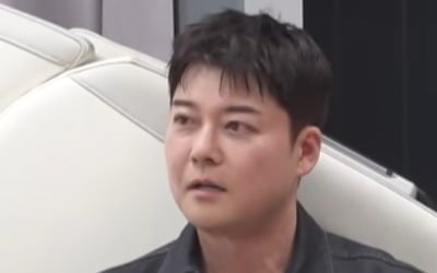 전현무, 벌써 연예대상 챙긴다…기안84에 신발 선물 플렉스 ('나혼산')
