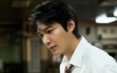 이민호, 백마 탄 왕자님 벗더니…1970년대 신입 기자로 직접 뛰었다 ('암살자들')