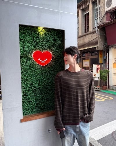 '130억 자택' 변우석, '키 187cm' 라더니…거리에서 포착된 '심쿵' 남친짤