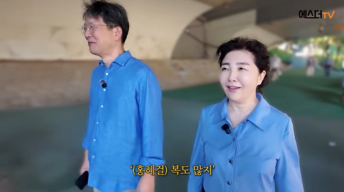 함익병이 여에스더의 남편 홍혜걸을 향한 부러움을 나타냈다. / 사진='에스더TV' 유튜브 캡처