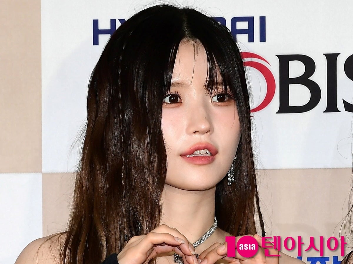 그룹 프로미스나인(fromis_9) 송하영이 기상캐스터로 변신했다가 이수근의 예상치 못한 한마디에 웃음을 안겼다./사진=텐아시아DB