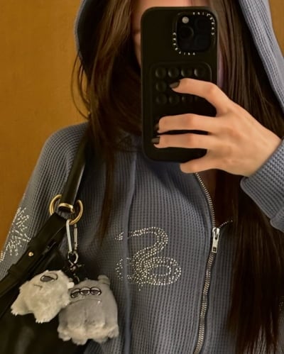'신세계 딸' 애니도 MZ긴 하네…주렁주렁 키링 공개