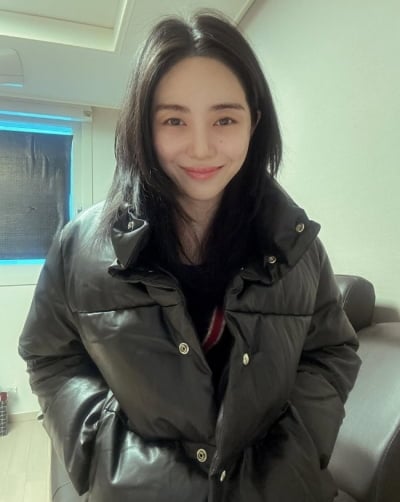 권민아 "모친 심정지인데 SNS" 비판에 입 열었다…"언니 찾을 수 있다면 뭐든 해봐야"