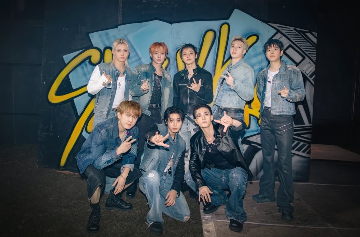 스트레이 키즈 'STRAYCITY' 단체 이미지/ 출처=JYP엔터테인먼트