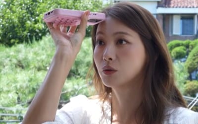 '42세' 유인영, MZ샷 도전했다 진땀…"어린 친구들은 뽀송뽀송한데" ('인영인영')