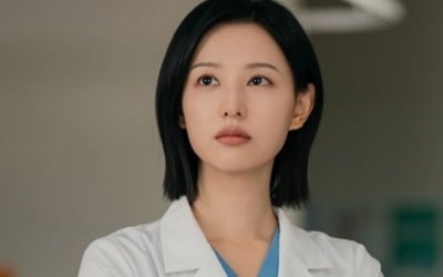 김지원, 2년 만에 돌아왔는데…SBS 첫 메디컬 장르물 이끈다 ('닥터X')