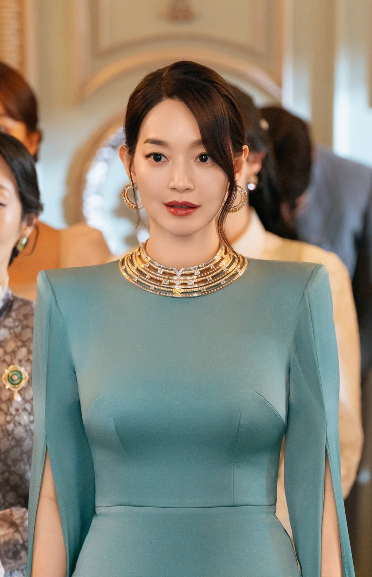 '재혼 황후' 신민아 스틸이 공개됐다. / 사진제공=디즈니+