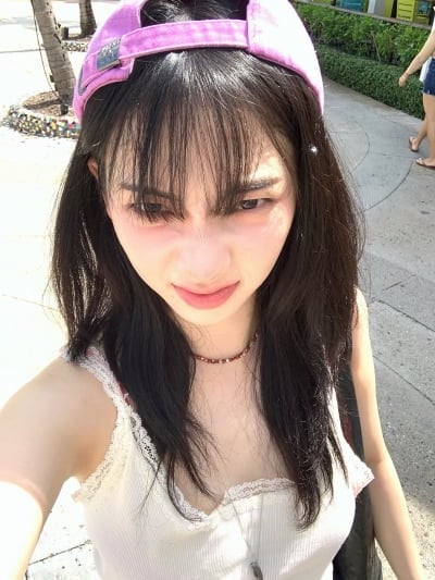 '26세' 카리나, 모자 거꾸로 쓰고 '장꾸' 표정…이런 매력이 있었나