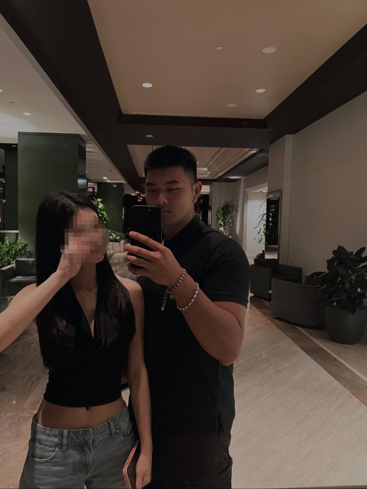 전 야구선수 추신수의 장남 추무빈이 여자친구와 교제 1주년을 맞아 공개적으로 애정을 드러냈다. / 사진=SNS