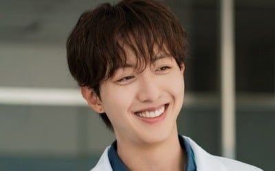 씨엔블루 이정신, 병원서도 피할 수 없는 인기…소아과 전문의로 돌아온다 ('보스의')