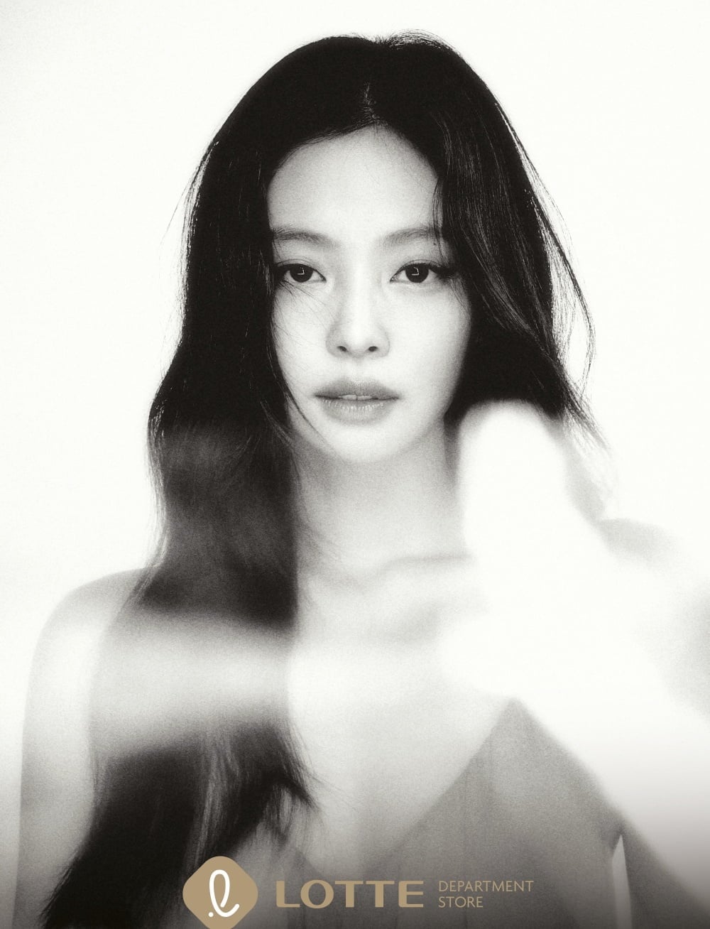 가수 제니가 롯데백화점의 새로운 모델이 됐다/사진 = 롯데백화점