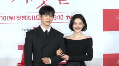김유정 얼굴 안 보일까 걱정했나…박진영 공식석상 갑작스런 '행동', 찰나의 센스